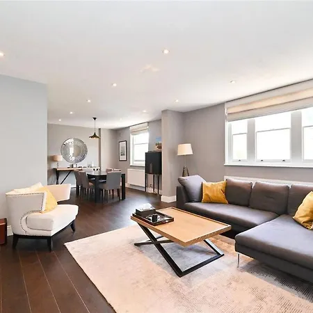 Large 3 Bedroom Covent Garden Apartment